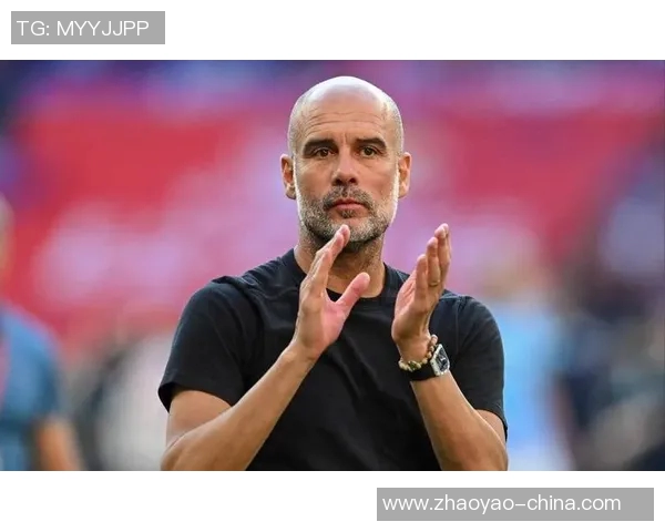 足球明星因扔瓶子视频引发热议球迷反应各异引发讨论