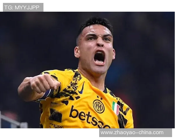 黄色卷毛的足球明星如何在赛场上展现个人魅力与团队精神的完美结合